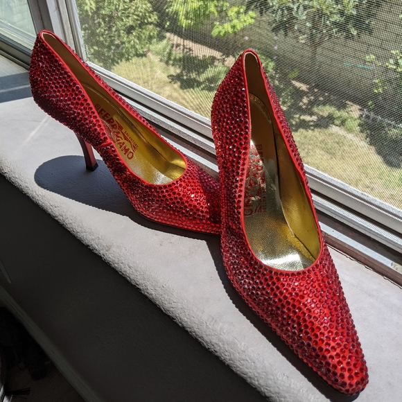 Salvatore Ferragamo: Swarovski Crystals (Marilyn Monroe Heels) - Picture 10 of 14
